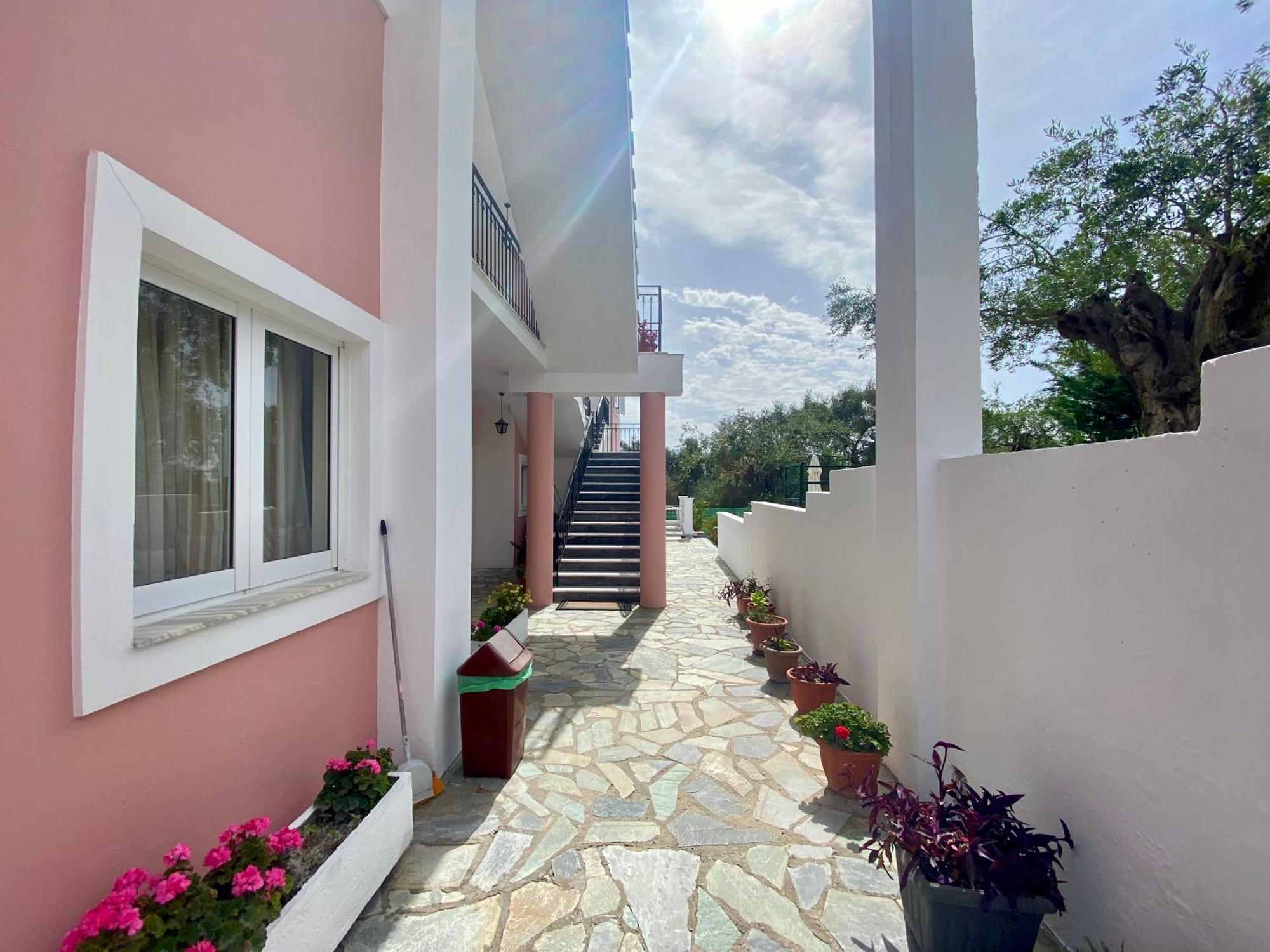 Thomas Apartments Dassia  Exterior photo