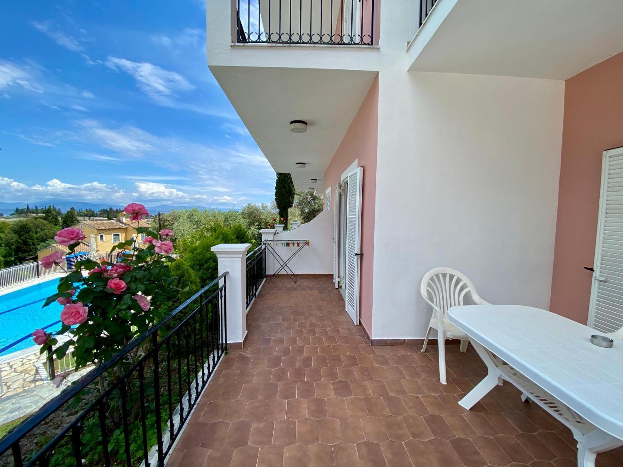 Thomas Apartments Dassia  Exterior photo